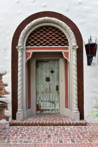 Historic Gated 6 Bdr Villa W/pool In Coconut Grove