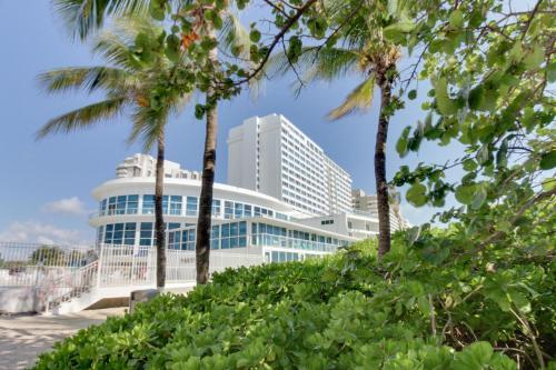 Castle Beach: Treasure Condo