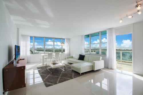 Ocean & Bayfront Apartment In Miami Beach