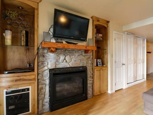 Timberlake Lakefront Studio