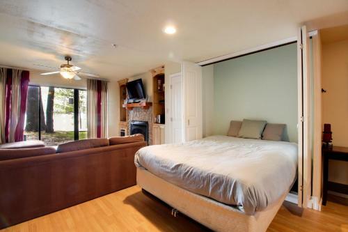 Timberlake Lakefront Studio