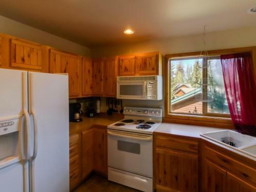 Cottage Court Condo