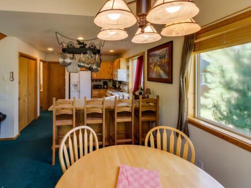 Cottage Court Condo