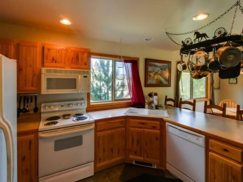 Cottage Court Condo