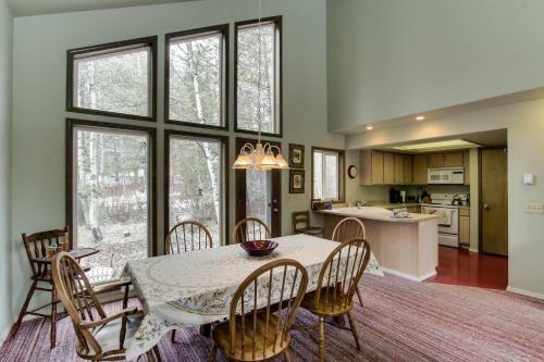 Toney Family Legacy With Payette Lake Access
