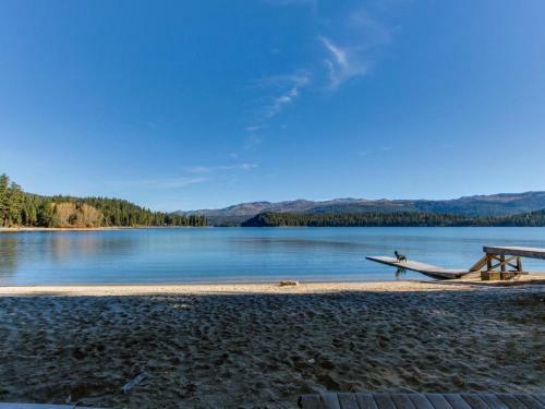 Awesome Payette Lake Cabin