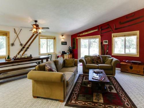 Strawberry Log Cabin Retreat