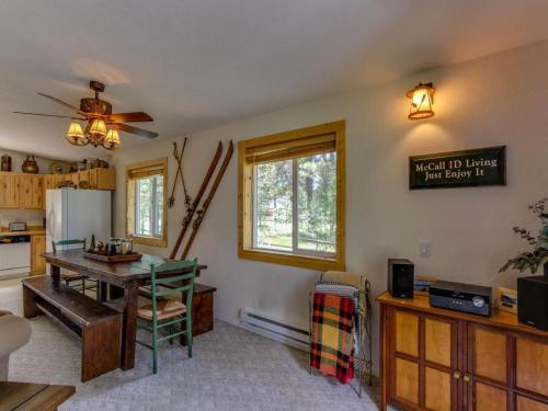 Strawberry Log Cabin Retreat