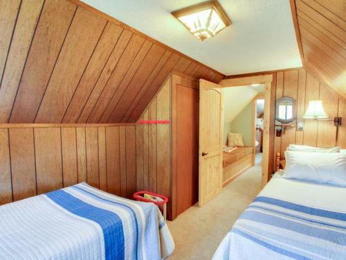 Huckleberry Riverfront Cabin