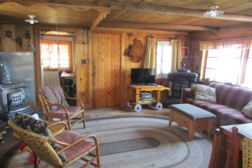 Born Rhees Cabin