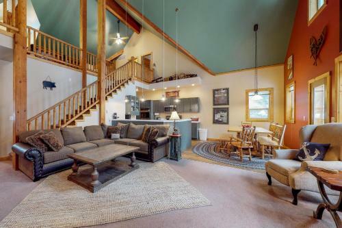 Majestic Mountain Lodge