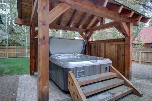 Strawberry Lane Luxury Retreat