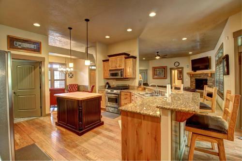 Strawberry Lane Luxury Retreat