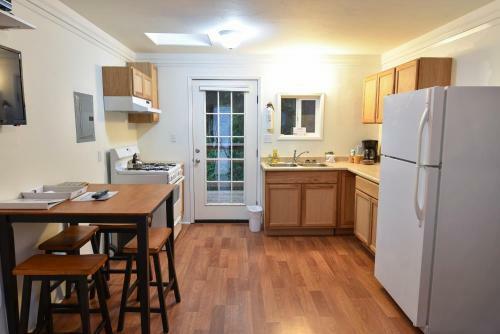 Strawberry Creek Retreat At The Tavern