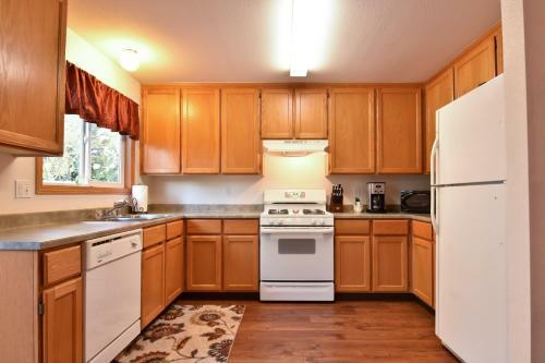 Casa Silverado 3 Bedroom Duplex - Clean & Spacious