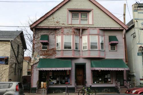 North Farwell Apartment