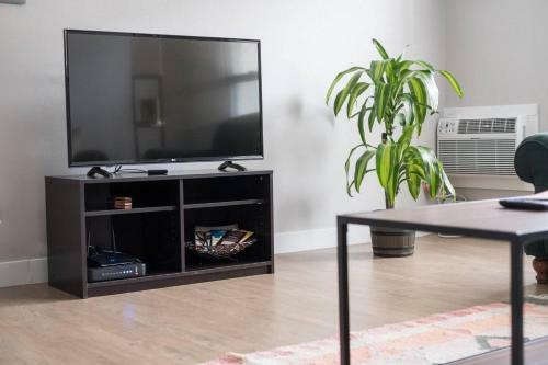 North Farwell Apartment