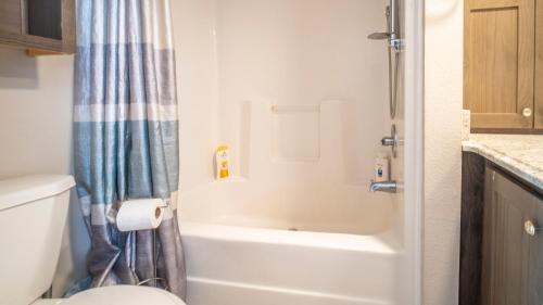 Funstays Glamping : New Tiny House W Large Loft Rrth-06