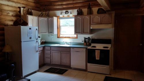 Pioneer 2 Cabin By Coyote Cabins