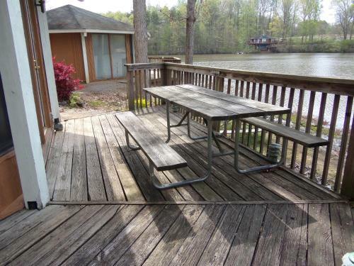 Lake Myers Lakeside Villa 20