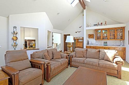 Skyline Forest Delight - Four Bedroom Home - 3721