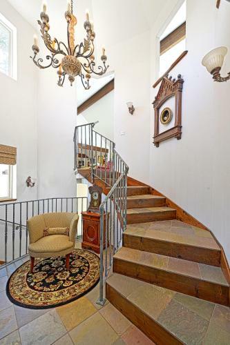 Skyline Forest Delight - Four Bedroom Home - 3721
