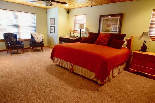 Hell Creek Lodge And Event Barn ~ Sleeps 26