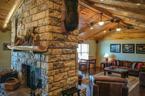 Hell Creek Lodge And Event Barn ~ Sleeps 26