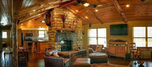 Hell Creek Lodge And Event Barn ~ Sleeps 26