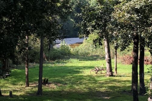 Creekside Hideaway Down On The Creek With Wood Burning Stove