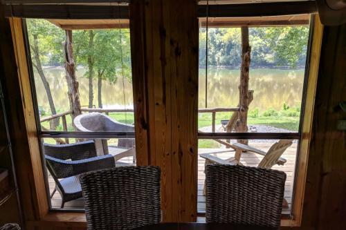 Cool Water Retreat On The White River