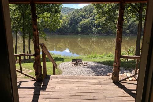 Cool Water Retreat On The White River
