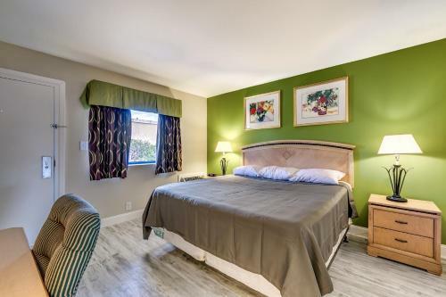 Posada Beachcomber Inn & Suites