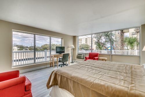 Posada Beachcomber Inn & Suites