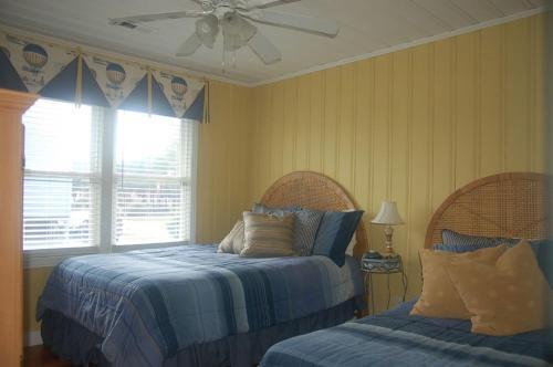 2113-2 Beach Buddies, Up Home