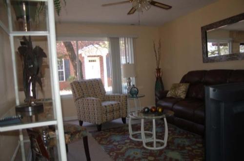 8050-e Stone Townhouse