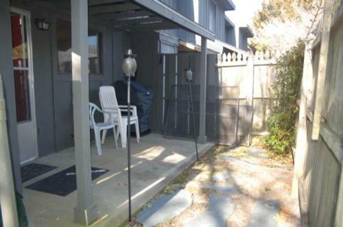 8050-e Stone Townhouse