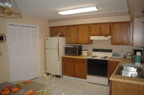 8050-e Stone Townhouse