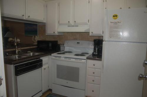 Apartamento 1068-103 Crescent Beach Villas Condo
