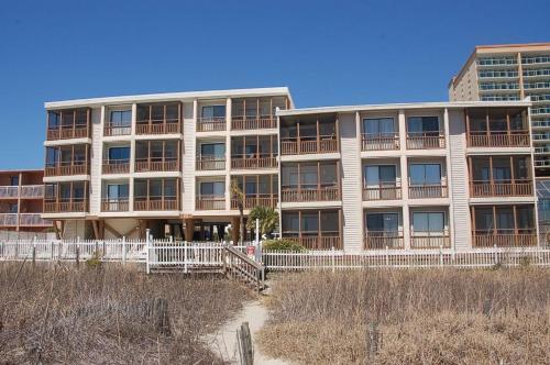 Apartamento 1068-103 Crescent Beach Villas Condo