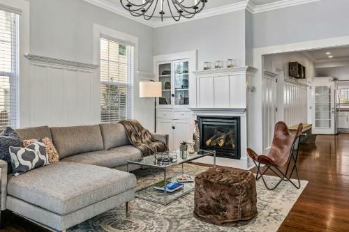 458 Coombs St Cottage