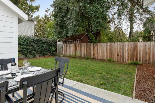 458 Coombs St Cottage
