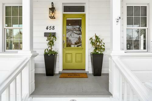 458 Coombs St Cottage