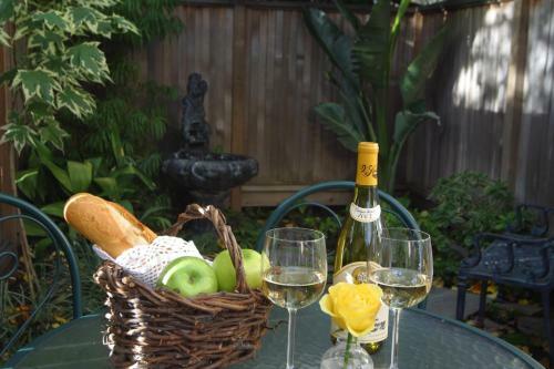 Hennessey House Bed And Breakfast