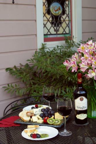 Hennessey House Bed And Breakfast