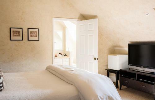 Bed & Breakfast 1801 First Luxury Inn
