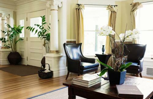 Bed & Breakfast 1801 First Luxury Inn