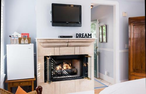 Bed & Breakfast 1801 First Luxury Inn