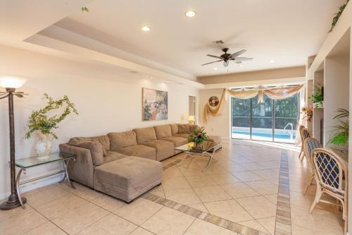 Vacation Pool Home By The Beach