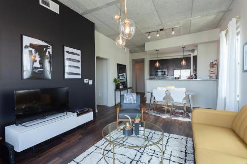 Sleek & Stylish 2bd Apartment